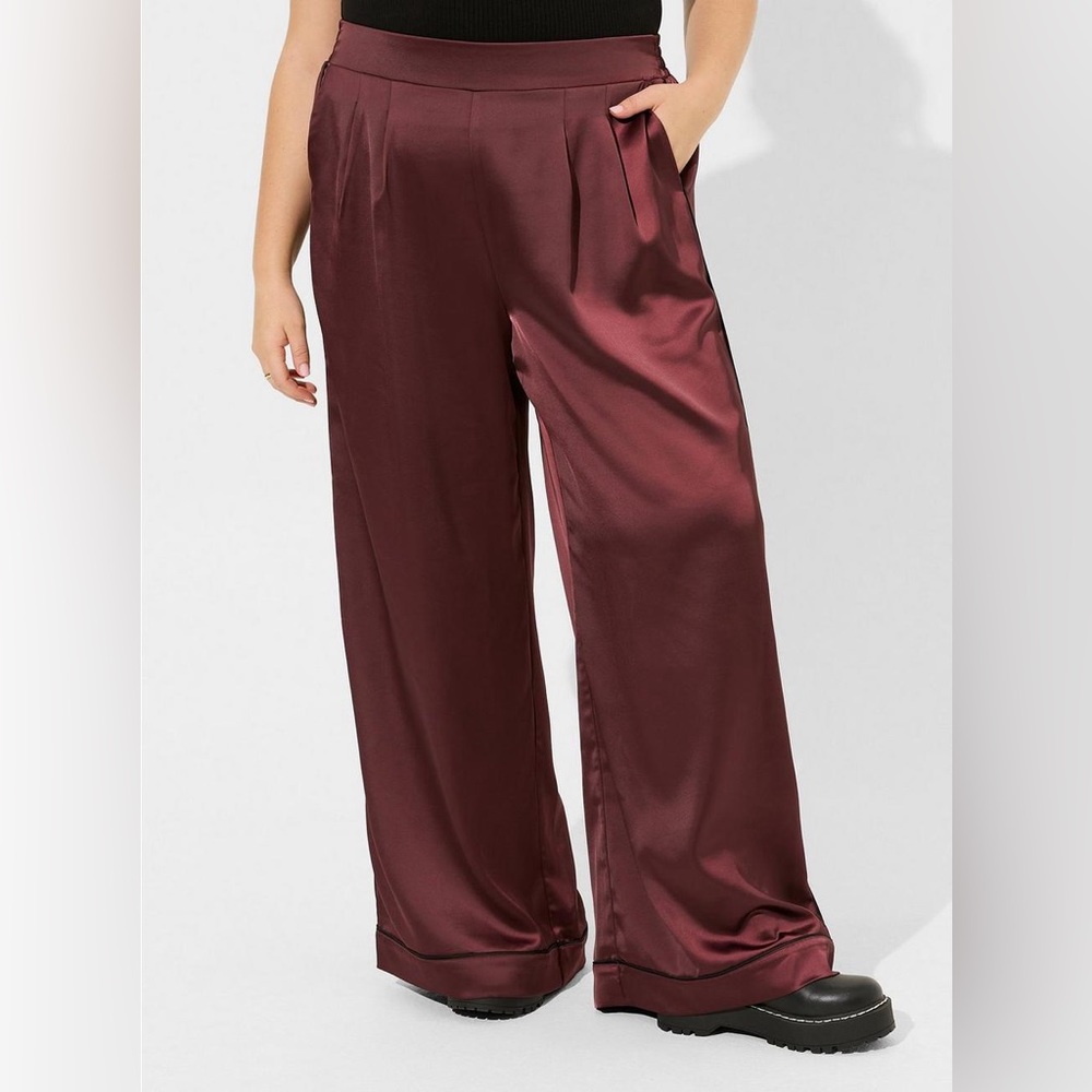 TORRID Wide Leg Satin High Rise Pant in Sassafras
